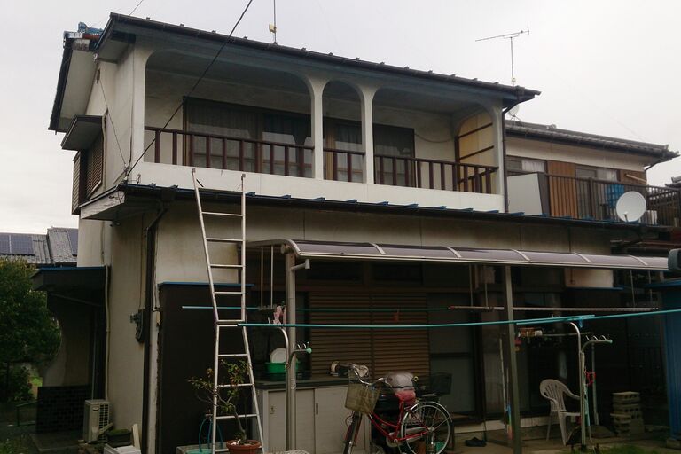 既存外壁はモルタル仕上げです。